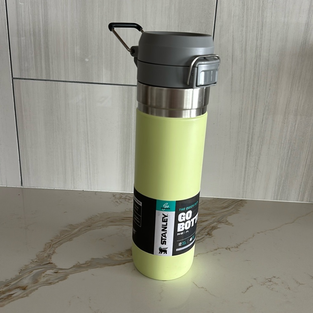 NEW Stanley quick flip water bottle